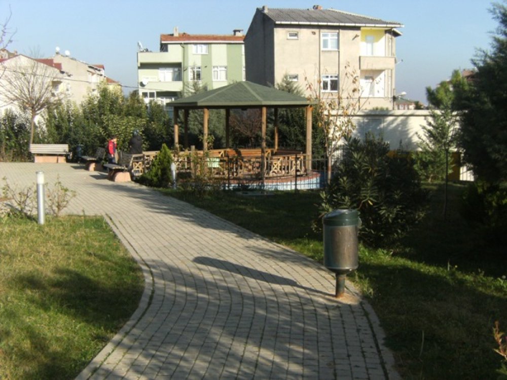 CEMİL MERİÇ KÜLTÜR MERKEZİ BAHÇESİ