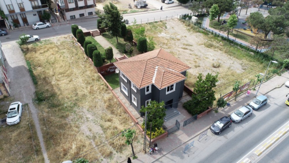 YUNUS EMRE BİLGİ EVİ BAHÇESİ