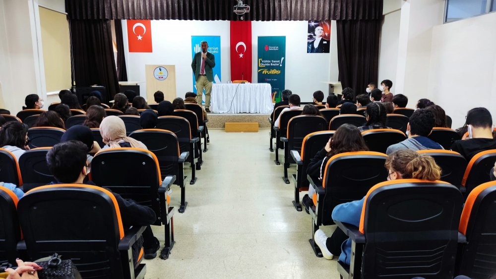 GENÇLERE TARİH ŞUURU VE MİLLİ KİMLİK DERSİ